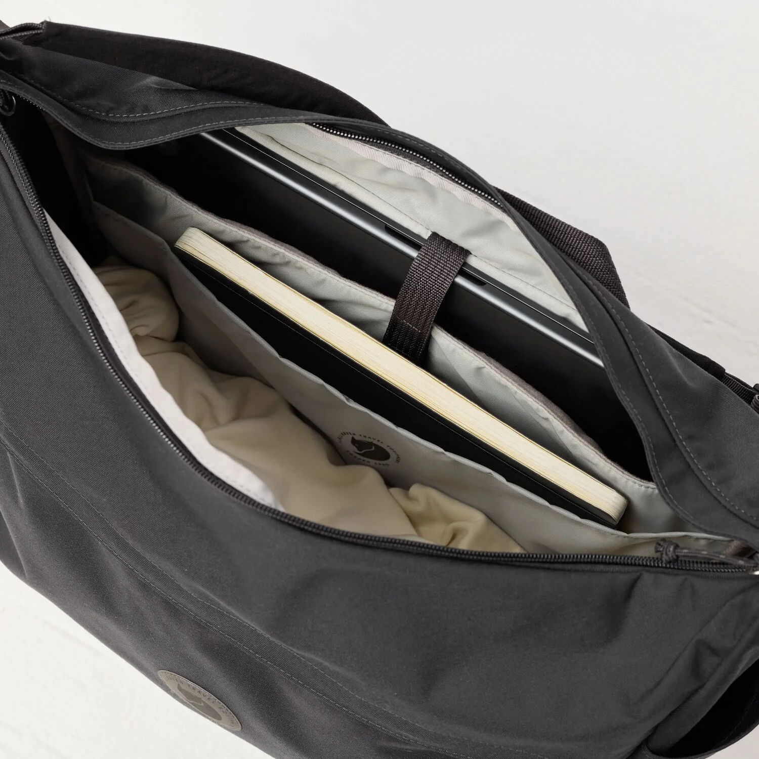 Färden Crossbody - Image 6