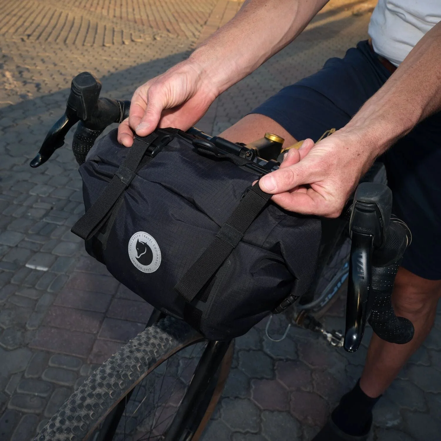 Hoja Handlebar Rolltop Black - Image 5